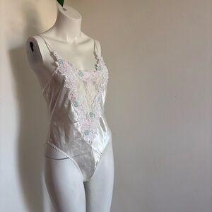 Vintage Victoria’s Secret satin bodysuit (S)  💗